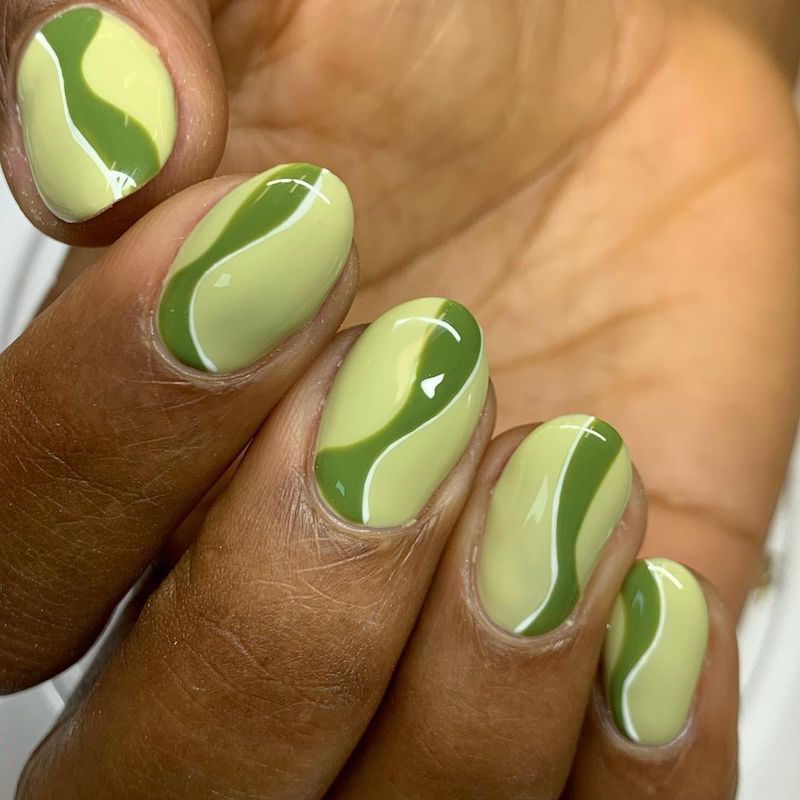 Desenhos de unhas com rabiscos verdes