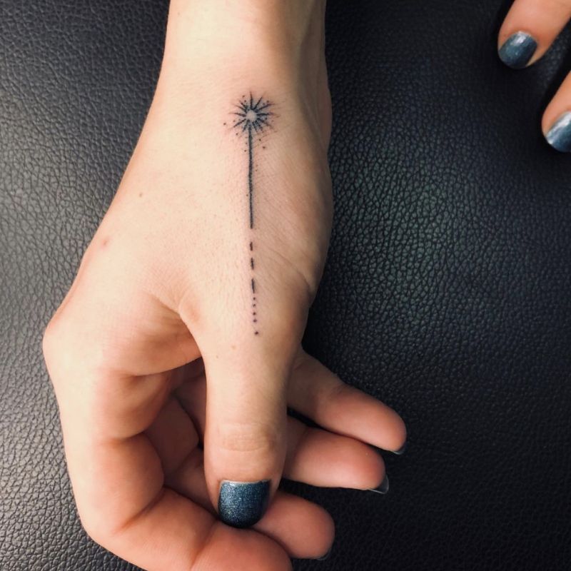 Tatuagem de polegar com uma faísca