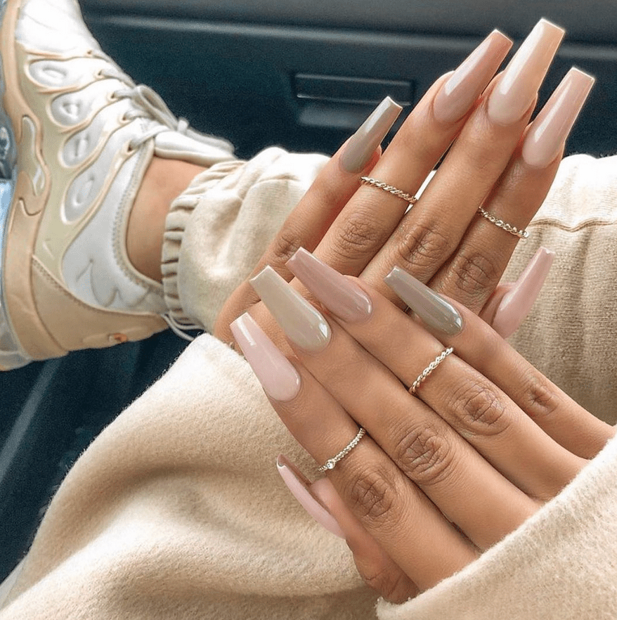 manicure nude pastel
