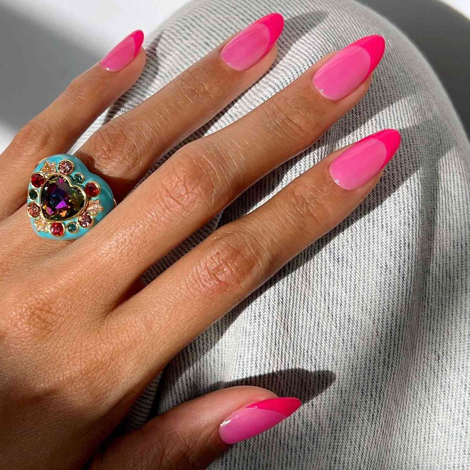 Manicure francesa rosa de duas coloras