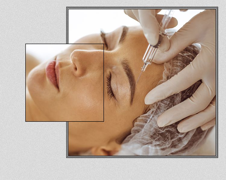 O cosmetologista conduz um procedimento cosmético com uma seringa na face de uma jovem morena