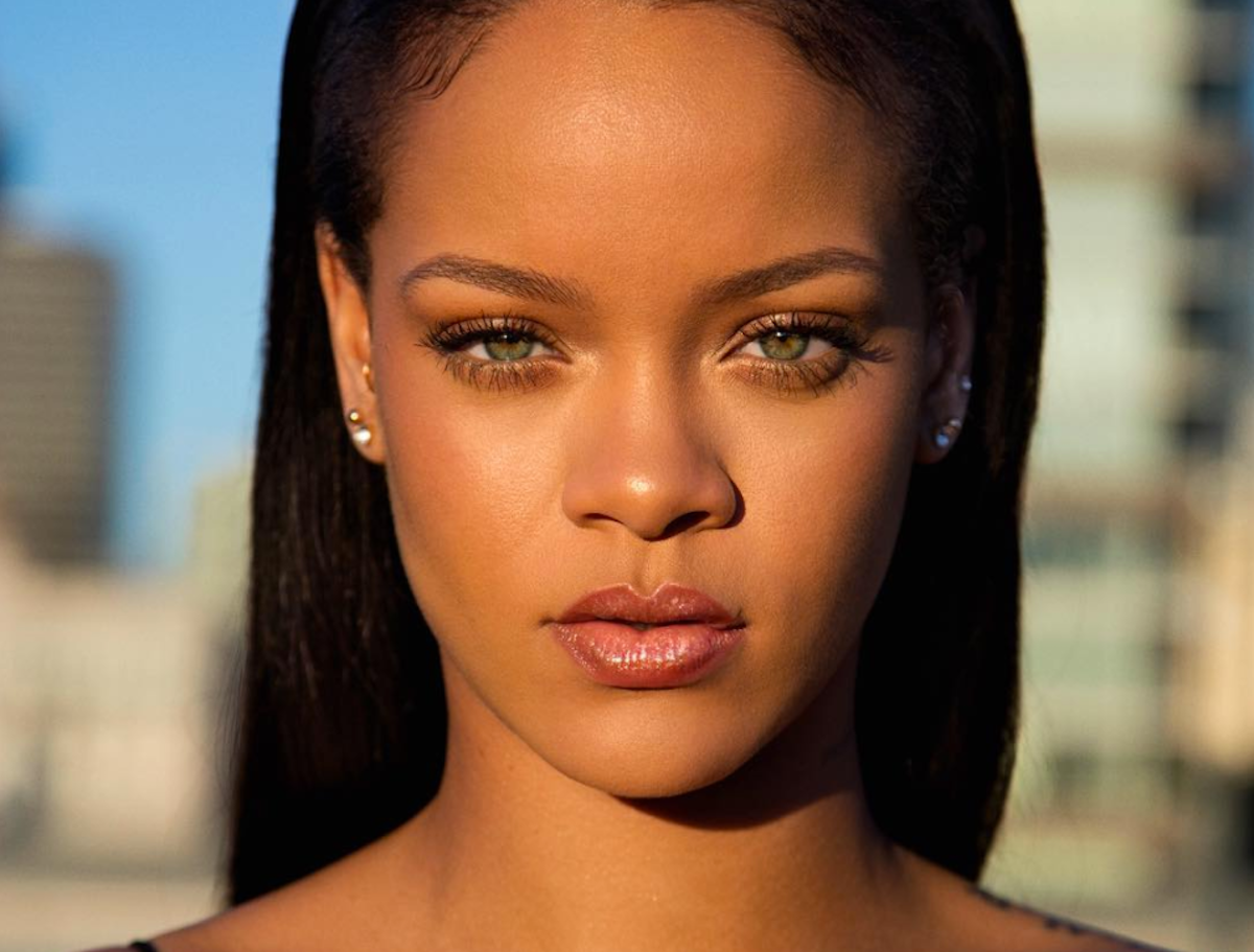 Esta imagem pode conter batom e cosméticos Rihanna Face Human Person