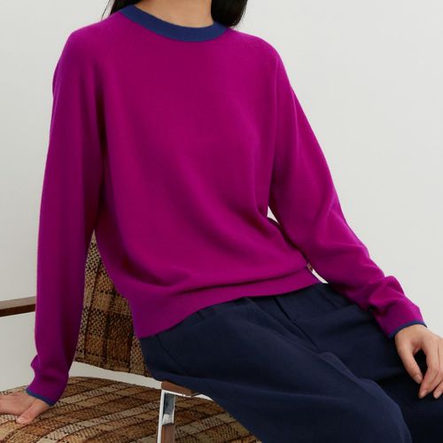 Sweater com mangas compridas Uniqlo Cashmee Crew Neck Pink com um colarinho azul escuro